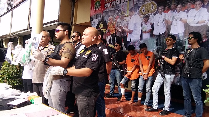 Dua Kelompok Curanmor Berseteru Sambil Mengacungkan Senjata Api untuk Memperebutkan Wilayah Jelambar