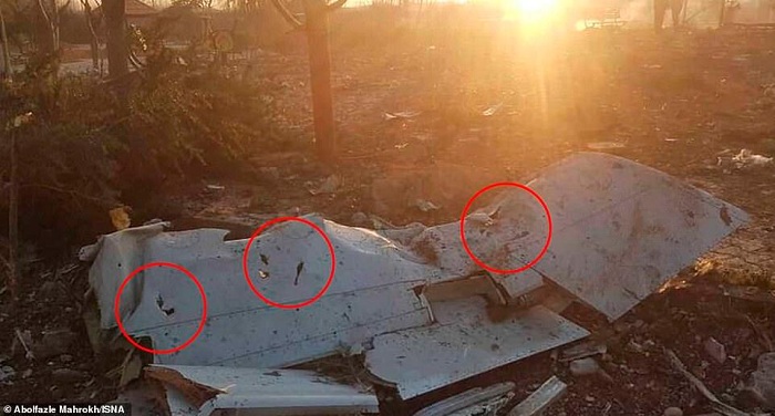 VIDEO Pesawat Ukraina Menghunjam Tanah Setelah Ditembak Rudal Iran, Puing Berapi Jatuh Bak Meteor