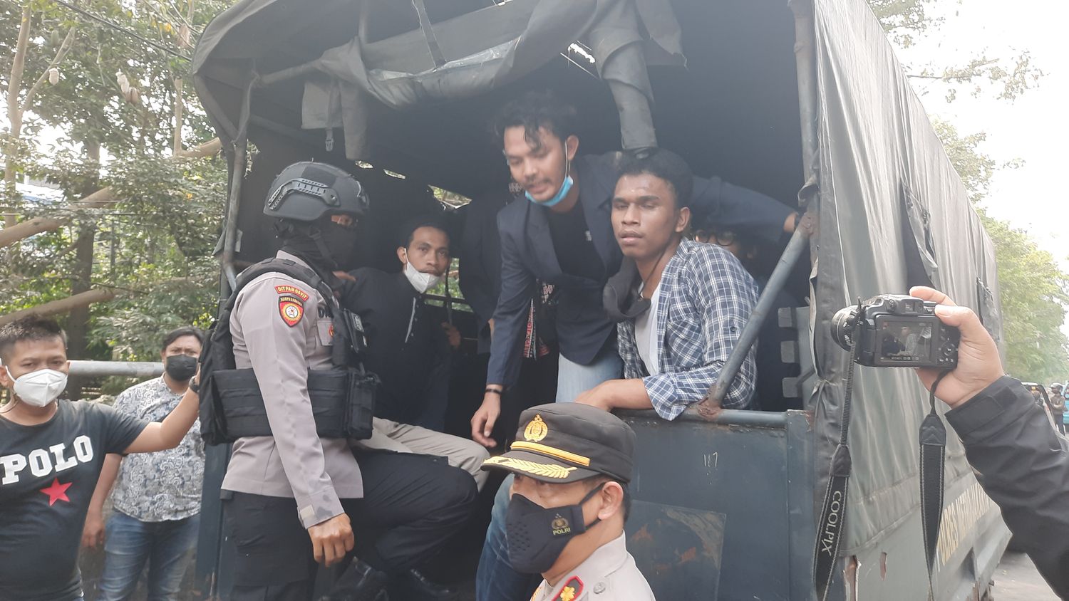 Blokir Jalur Bus Transjakarta Saat Demo Tolak Perpanjangan PPKM Darurat, Polisi Tangkap Mahasiswa