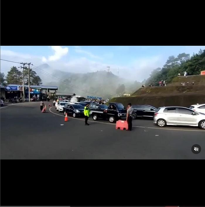 One Way Diberlakukan Arah Jakarta Imbas Macet Parah di Puncak Bogor hingga 5km