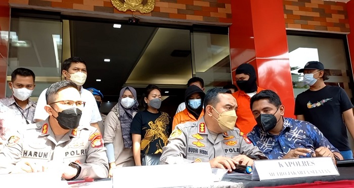 Rebutan Cowok Jadi Motif Pengeroyokan Wanita di Kebayoran Baru, Berujung Anggota Polisi Ditabrak