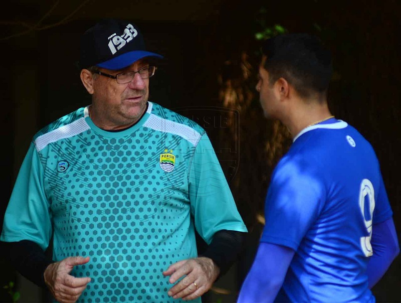 Robert Rene Alberts Ingin Pertahankan Esteban Vizcarra Tetap di Skuad Persib Bandung