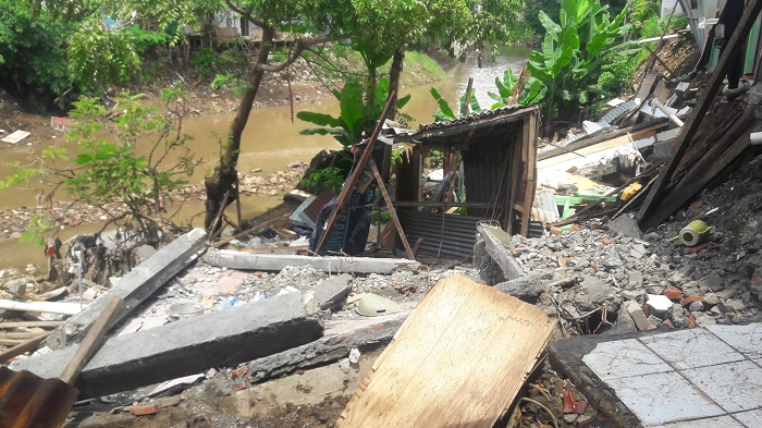 Warga Korban Longsor di Menteng Merasa Tak Diperhatikan Pemerintah, Petugas Datang Cuma Foto-foto