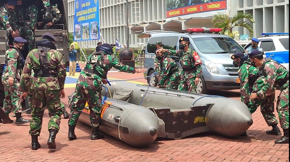 sejumlah-perahu-karet-lantaal-iii-siap-dikerahkan.jpg
