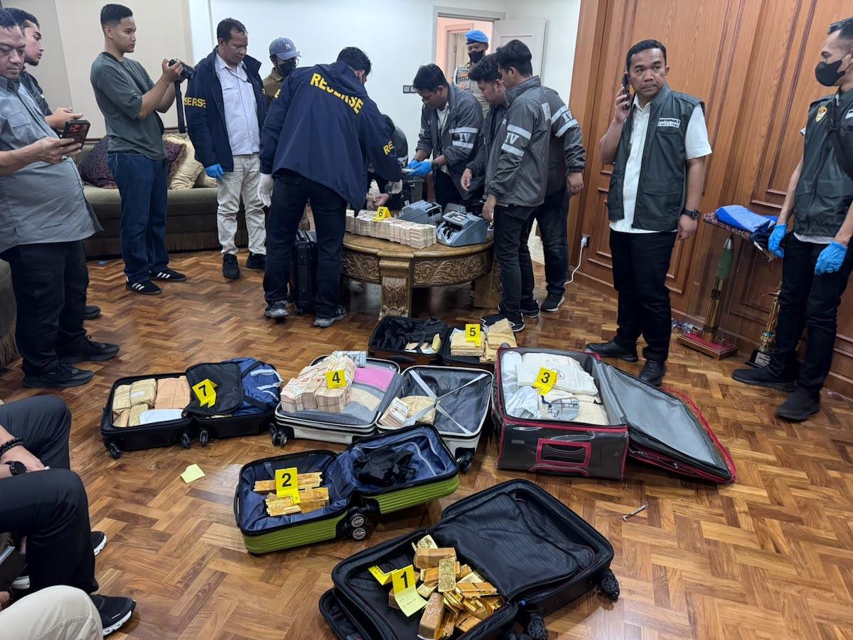 Geledah Rumah di Sentul! Polisi Temukan Emas 74 Kg di Balik Pintu Rahasia - Wartakotalive.com