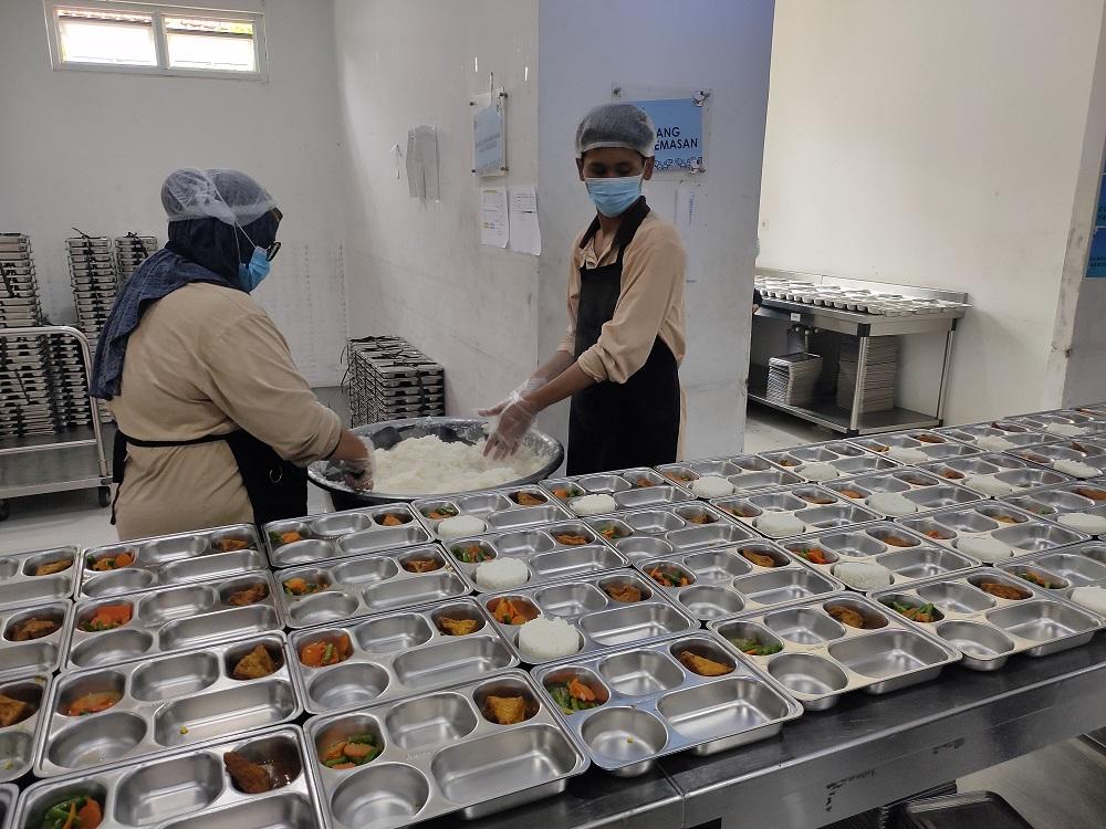 Program MBG Gerakkan Ekonomi Daerah hingga Serap Tenaga Kerja untuk UMKM Program MBG Gerakkan Ekonomi Daerah hingga Serap Tenaga Kerja untuk UMKM