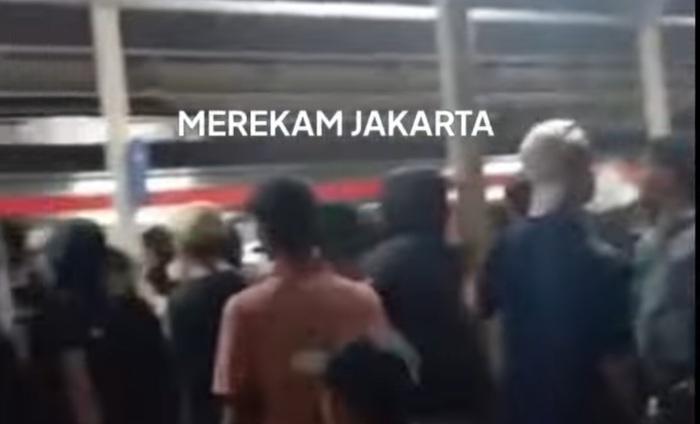 Polisi Tangkap Dua Pendukung Persija yang Sweeping dan Hajar Suporter Persib lalu Curi Handphonenya