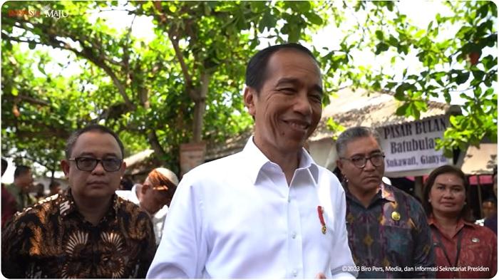 tawa-jokowi.jpg