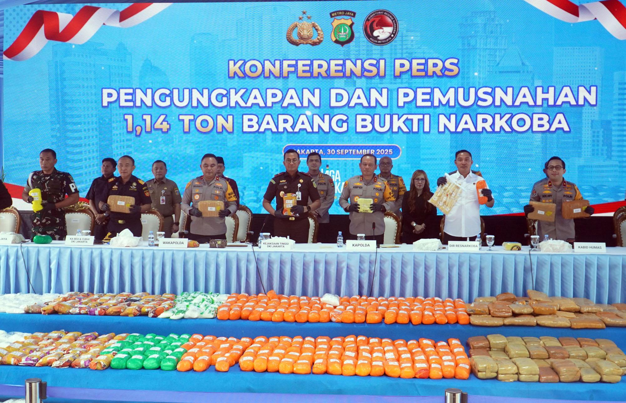 tersangka-ditetapkan.jpg<pf>dalam-pengungkapan.jpg<pf>termasuk-enam.jpg<pf>bukti-hasil.jpg<pf>korban-penyalahgunaan.jpg
