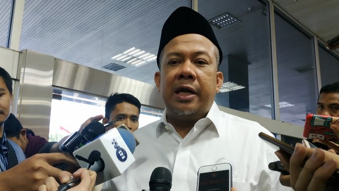 Fahri Hamzah Kecam Larangan Celana Cingkrang dan Cadar