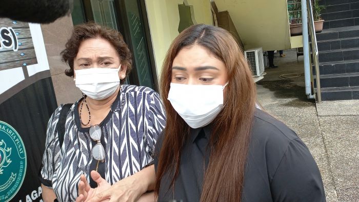 Thalita Latief Menahan Tangis Setelah Sidang Cerai, Berharap Segera Berpisah dengan Dennis Lyla