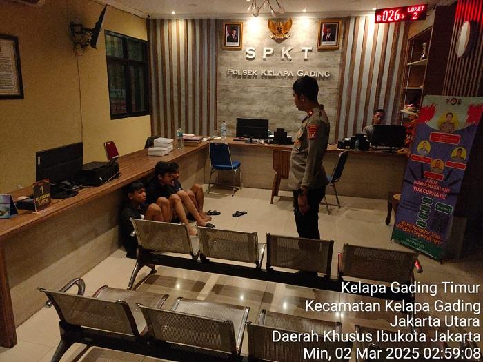 tiga-remaja-yang-diduga-melakukan-balap-liar-di-Jalan-Kumala-Artha-Gading.jpg