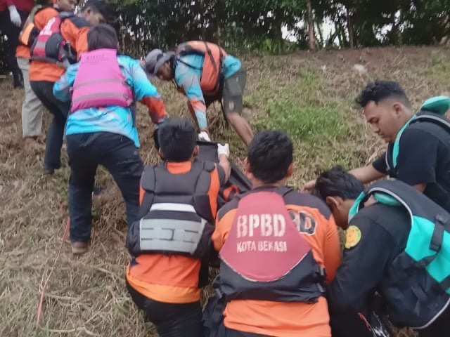 BREAKING NEWS: Dua Hari Hilang, Pria Tanpa Identitas yang Tenggelam di Danau Lagoon Bekasi Ditemukan