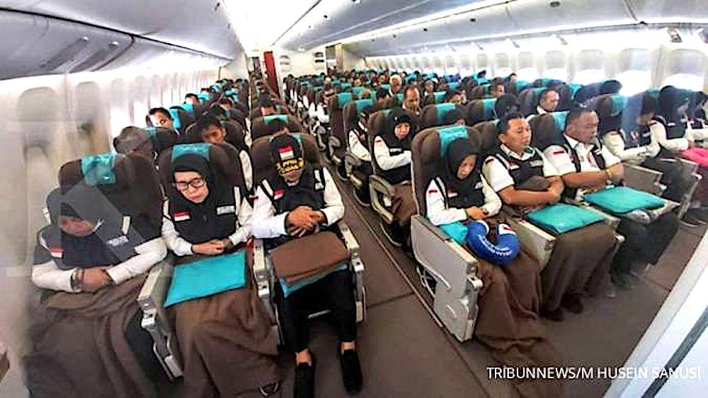 tips-agar-jamaah-haji-tidak-kelelahan-dalam-perjalanan-di-pesawat.jpg