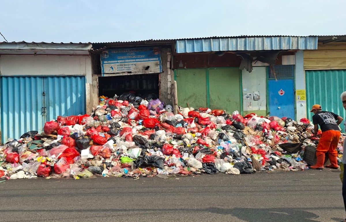 Sampah Menumpuk di Cakung Jaktim, Warga Khawatir Terjadi Penyebaran Penyakit