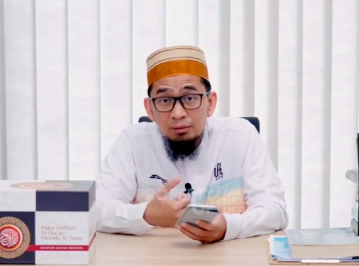 ustadz-adi-hidayat-membahas-puasa-arafah.jpg