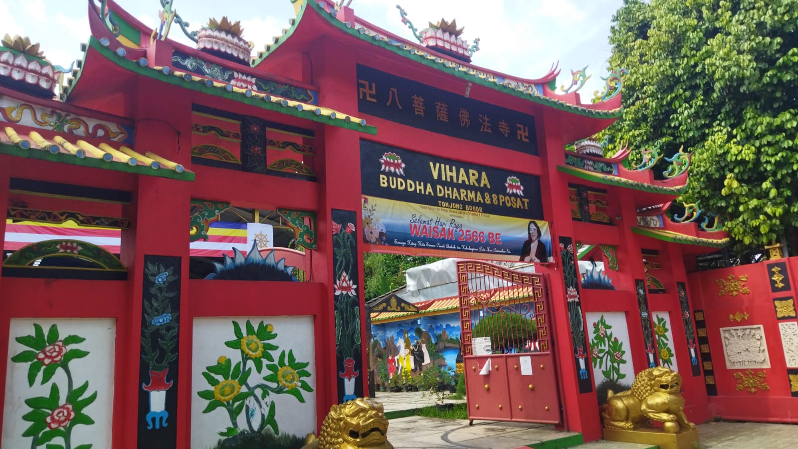 vihara-buddha-dharma-tajur-halang-kab-bogor-jawa-barat-pada-senin-1652022.jpg