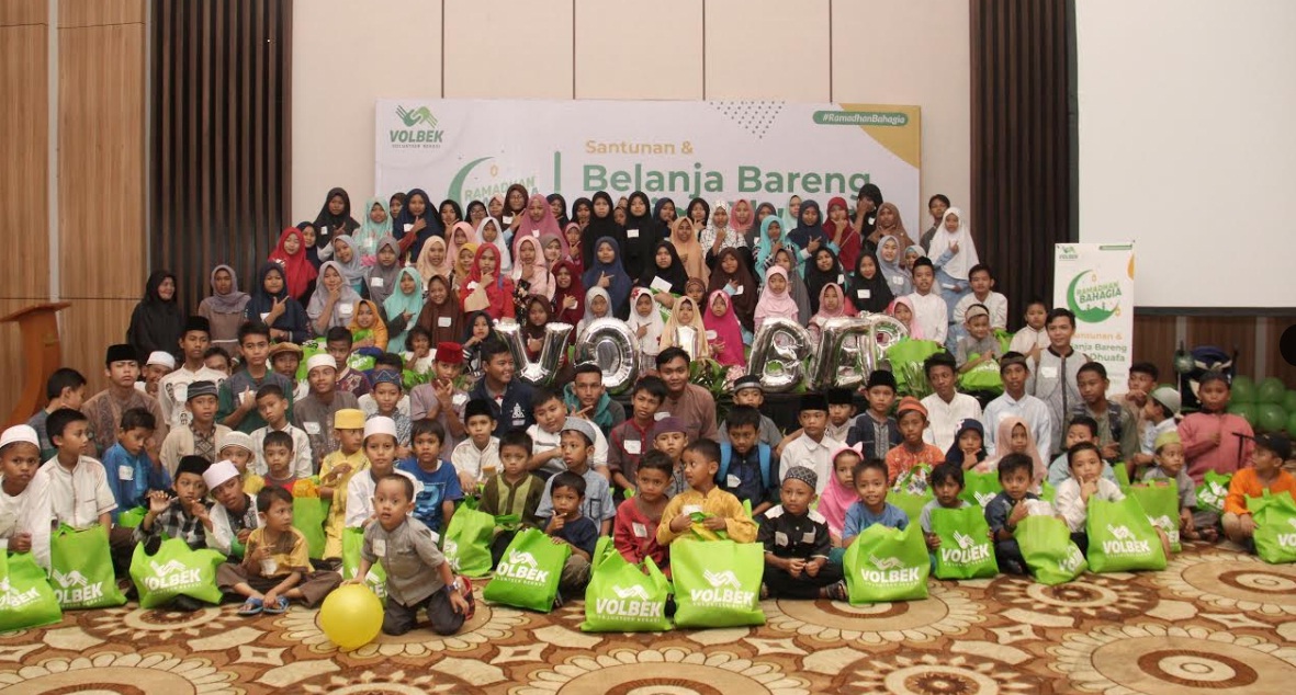 Selain Belanjakan Ratusan Anak Yatim, Volbek juga Ajak Makan di Hotel Berbintang