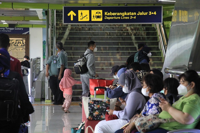 volume-keberangkatan-penumpang-ka-jarak-jauh-di-stasiun-gambir-dan-stasiun-pasar-senen.jpg
