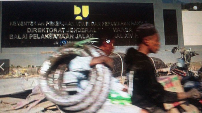 Sehari Setelah Gempa dan Tsunami Palu, Warga Mulai Menjarah Toko