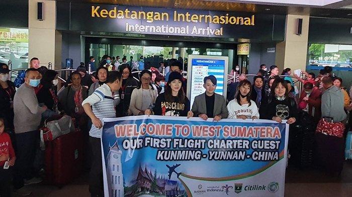 Wisatawan China Disambut di Padang dengan Meriah, tapi Berhubung Virus Corona Dipersingkat Saja