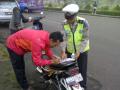 20140520-pengendara-motor-ditilang.jpg