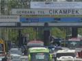 20141225-lalu-lintas-padat-di-gerbang-tol-cikampek.jpg