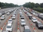 20150715h-3-jumlah-kendaraan-lewati-tol-capai-250000-mobil_20150715_173017.jpg
