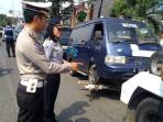 20150818terjadi-perlawanan-saat-penertiban-omprengan-di-cengkareng_20150818_125017.jpg