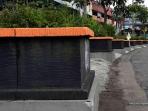 20160215pot-pot-besar-tutupi-trotoar-jl-paseban_20160215_180728.jpg