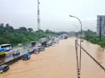 20160216-genangan-di-tol-cikarang-arah-jakarta_20160214_200629.jpg