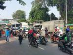 20160519gelar-operasi-patuh-jaya-2016-petugas-cabut-stiker-militer_20160519_131056.jpg