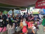20160703begini-penampakan-membludaknya-pemudik-di-terminal-kalideres_20160703_213145.jpg