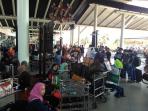 20160704-bandara-soekarno-hatta-suasana-mudik_20160704_112243.jpg