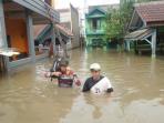 20161114korban-banjir-di-tangerang-kesulitan-beraktivitas-tidak-kerja-dan-sekolah_20161114_094031.jpg