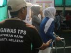 wartakota/20170215berita-foto-begini-suasana-tps-saat-sandiaga-nyoblos4_20170215_175458.jpg