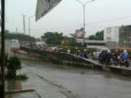 20170221banjir-flyover-gatot-subroto-tangerang-lumpuh_20170221_114549.jpg