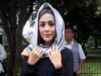 20180308wow-selvi-kitty-lakukan-banyak-gaya-saat-malam-pertama1_20180308_170631.jpg
