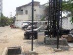 3-unit-mobil-di-polsek-tanah-abang-di-rusak-massa-semalam011.jpg
