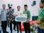 Aep-Syaepuloh-dan-Sopian-beri-bantuan-hibah-BOPF-lembaga-pendidikan-DTA.jpg