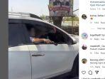 Aksi-koboi-di-jalan-raya-dengan-menembakkan-senjata-api.jpg