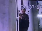 Aksi-pencurian-sepatu-Adidas-Samba-terekam-CCTV-dan-dibagikan-oleh-istri-korban.jpg
