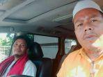 Amaq-Sinta-berkalung-sarung-merah-dijemput-Kades-Ganti-H-Acih-usai.jpg