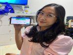 Angelina-Pikky-S-27-memanfaatkan-aplikasi-Mobile-JKN-untuk-ambil-antrean-online.jpg