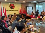 Aplikator-dan-pengemudi-ojek-online-ojol-dipertemukan-dalam-FGD.jpg