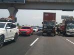 Arus-lalu-lintas-kendaraan-di-Jalan-Tol-Jakarta-Cikampek.jpg