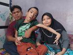 Azriel-Ilhami-16-pengidap-Celebral-Palsy-di-kontrakannya-kawasan-Tanjung-Barat.jpg