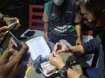 Barang-bukti-sabu-yang-ditemukan-pengemudi-ojol-di-dalam-paket-mi-instan.jpg