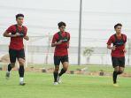 Bek-Muda-Persija-Muhammad-Ferarri-kiri-sedang-latihan-jelang-lawan-Vitenam-U-22.jpg