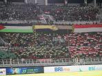 Bendera-Indonesia-dan-Palestina-disandingkan-oleh-suporter-Timnas-Indonesia.jpg